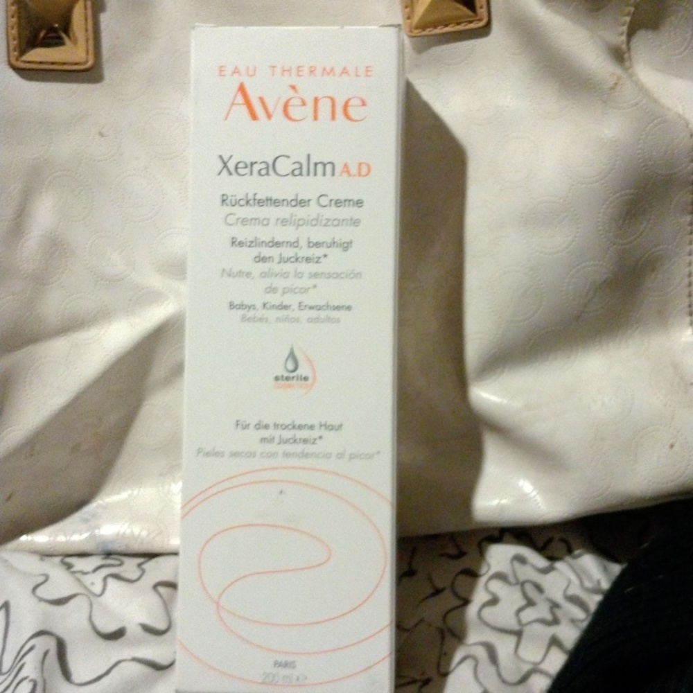 Moisture balm for sensitive skin and eczema avene
